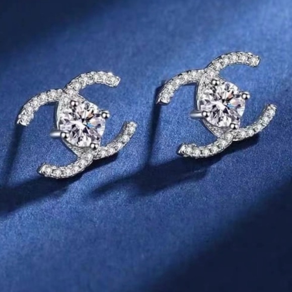 925 Sterling Silver Moissanite White Minimalist Cluster Earring - Picture 5 of 7